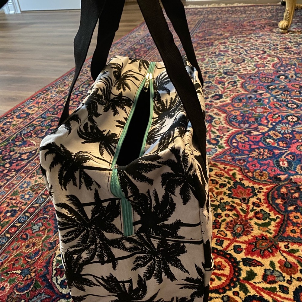 New VS PINK Palm Tree travel duffle travel bag - Picture 5 of 7